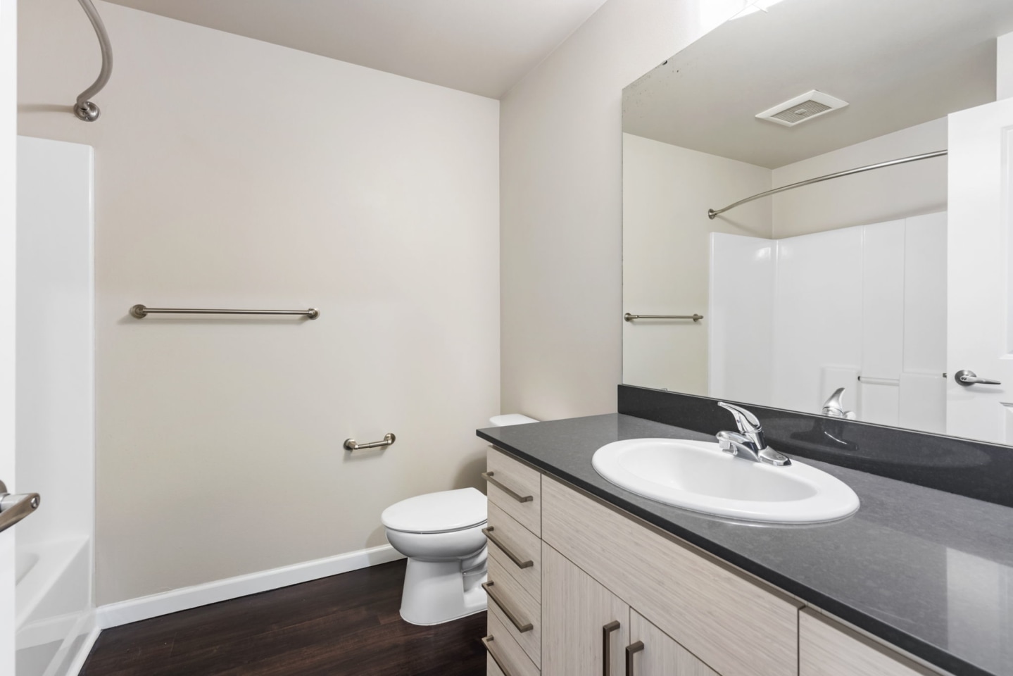1711 Apartments Image 30