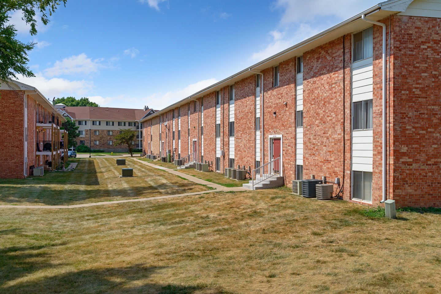 Colonial Village Image 14