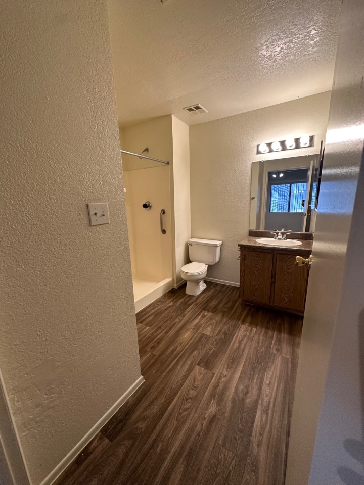 Falcon Glen Image 19