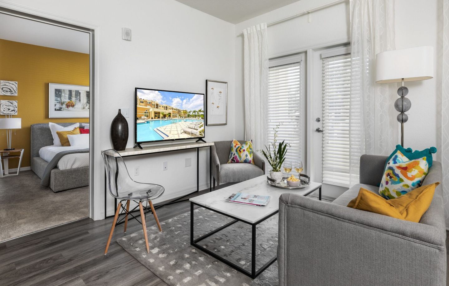 Lola Apartments Image 10