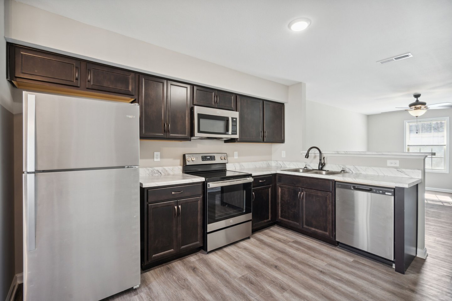 Center Pointe Townhomes Image 9