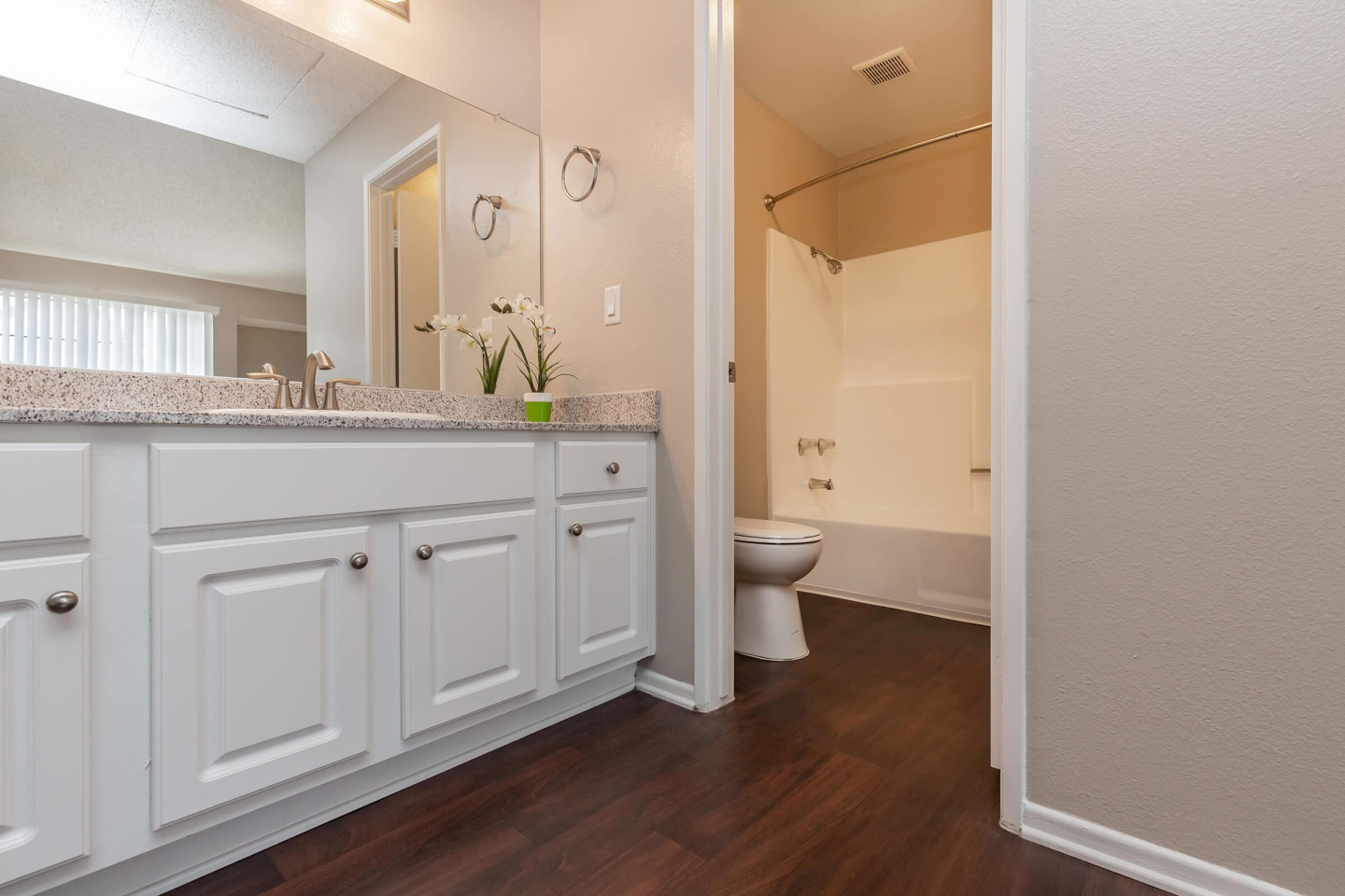 Oak Tree Court Image 22