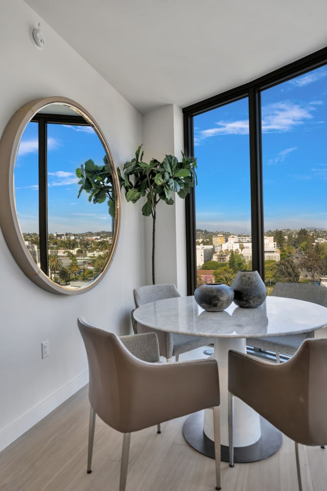 Kurve on Wilshire Image 15