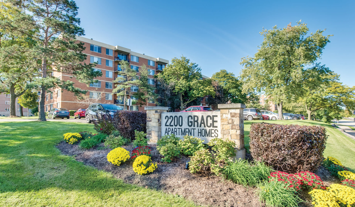 2200 Grace Image 3