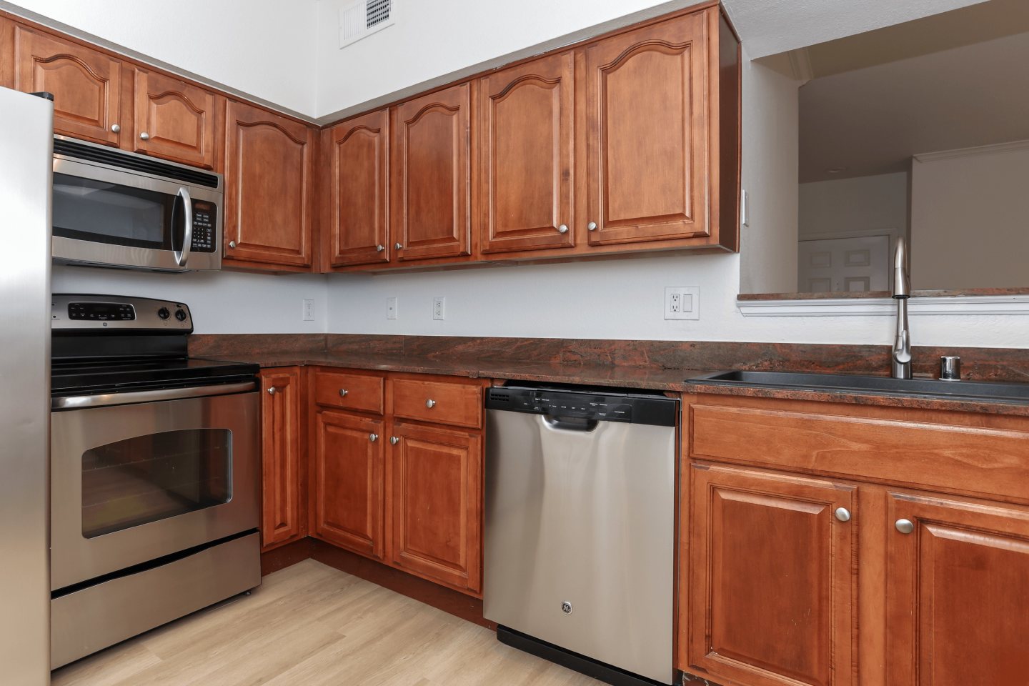 St. Moritz Apartments Image 13