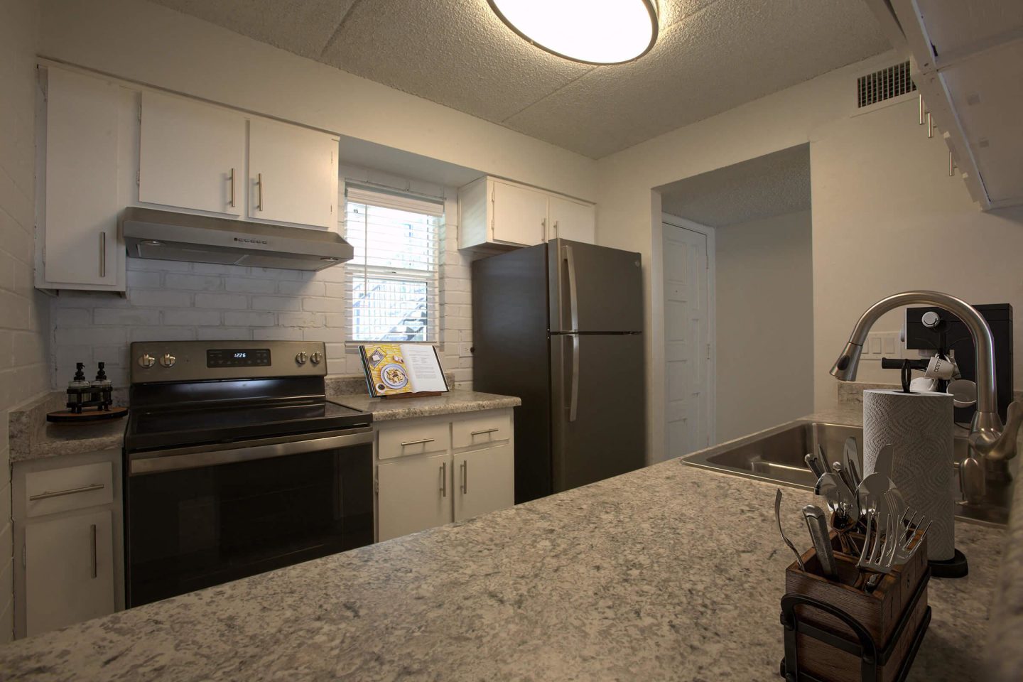 Icon Apartment Homes Image 8