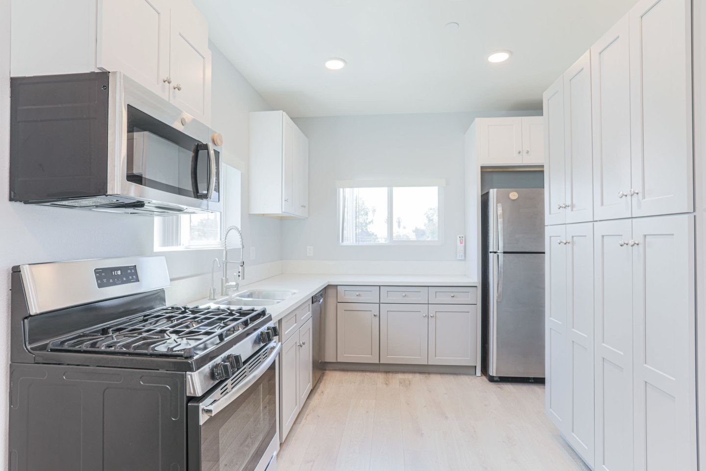 1231 W 36th Place Image 3