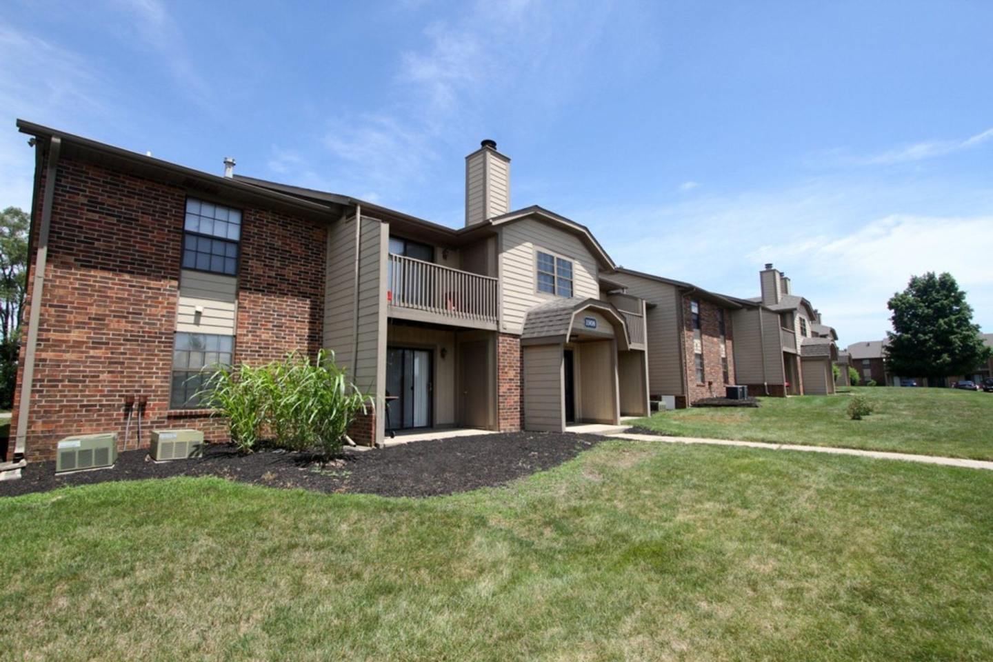 Cross Lakes Apartments Image 1