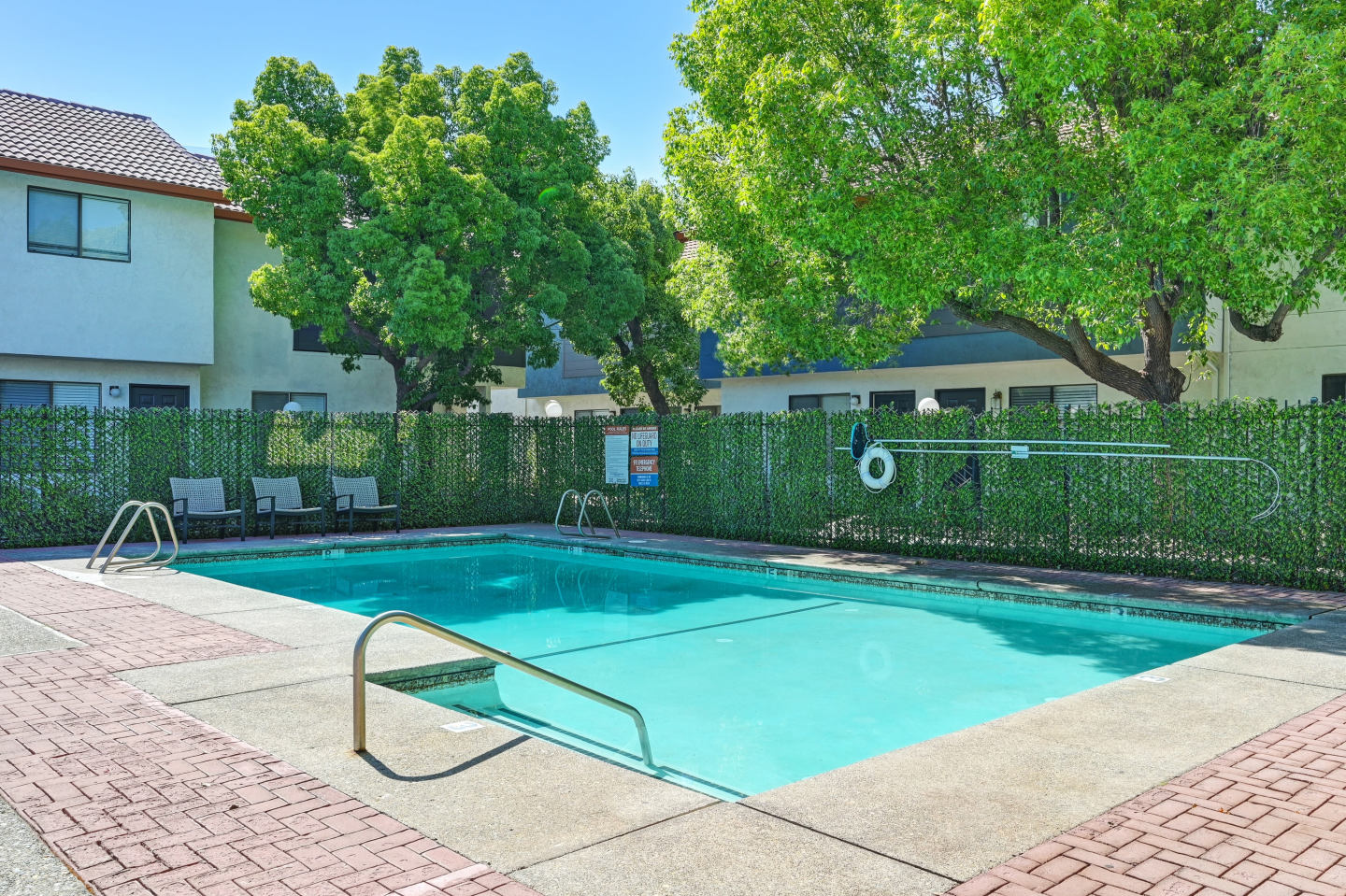 Townhomes at 201 Image 9
