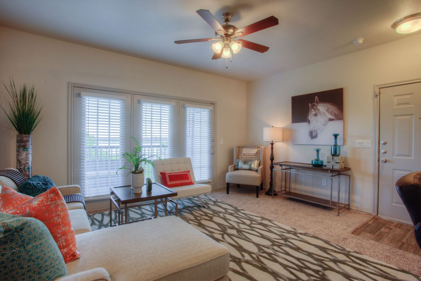 Waters Edge Villas Apartments Image 3