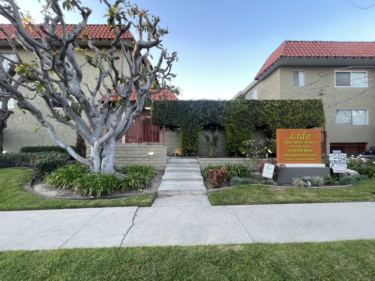 10535 Rose Avenue Image 1