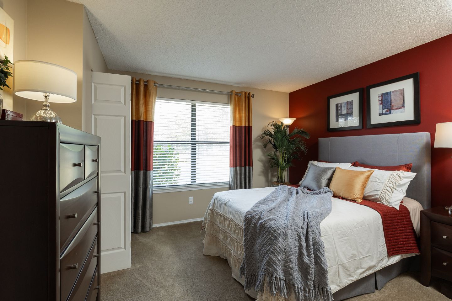 District at Hamilton Place Apartments Image 3