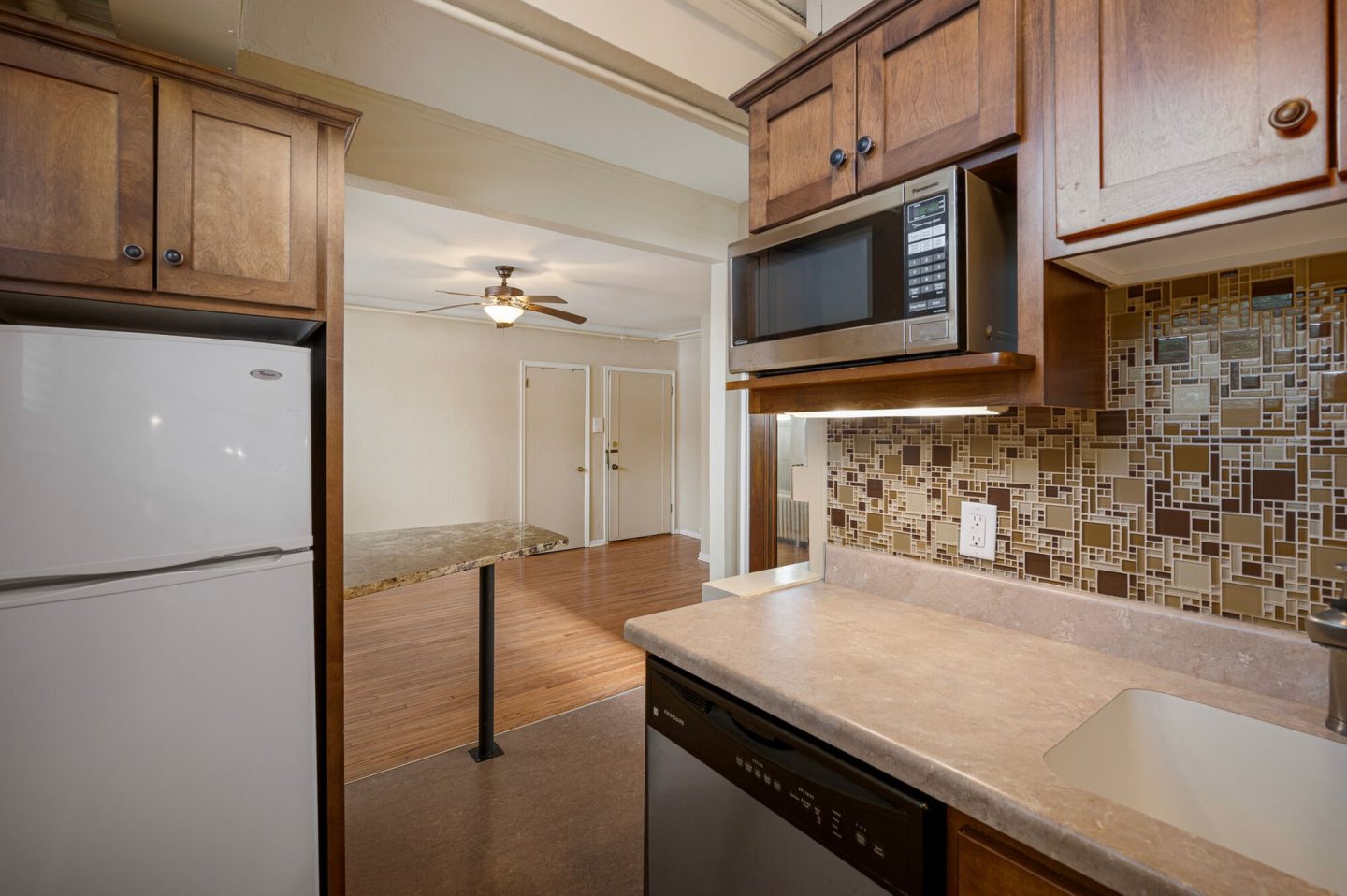 Rustic Lodge Apartments Image 2