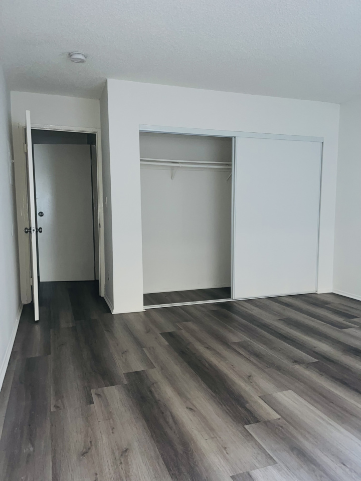 943 Elden Ave, Image 7
