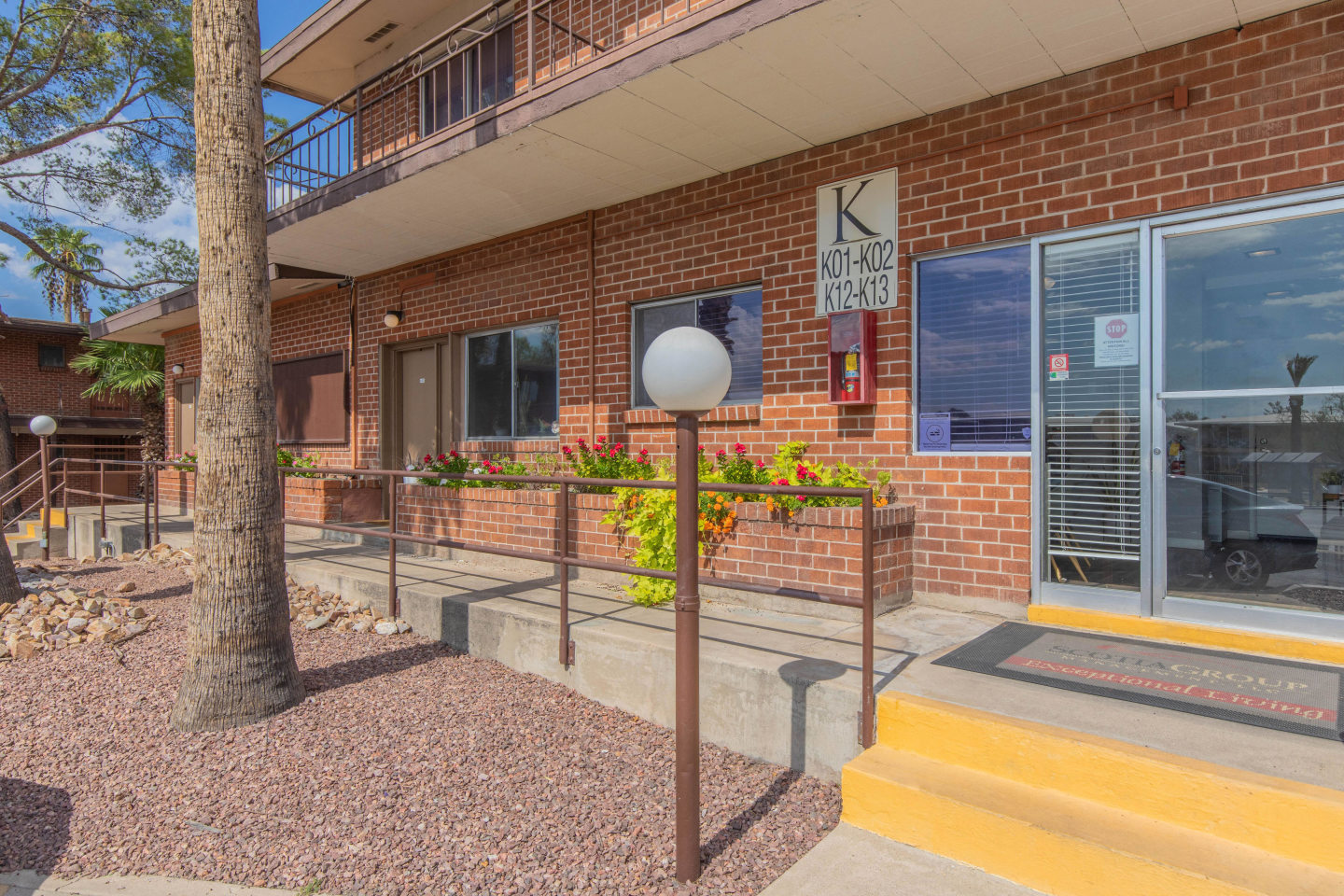 Country Club Apartments Image 22