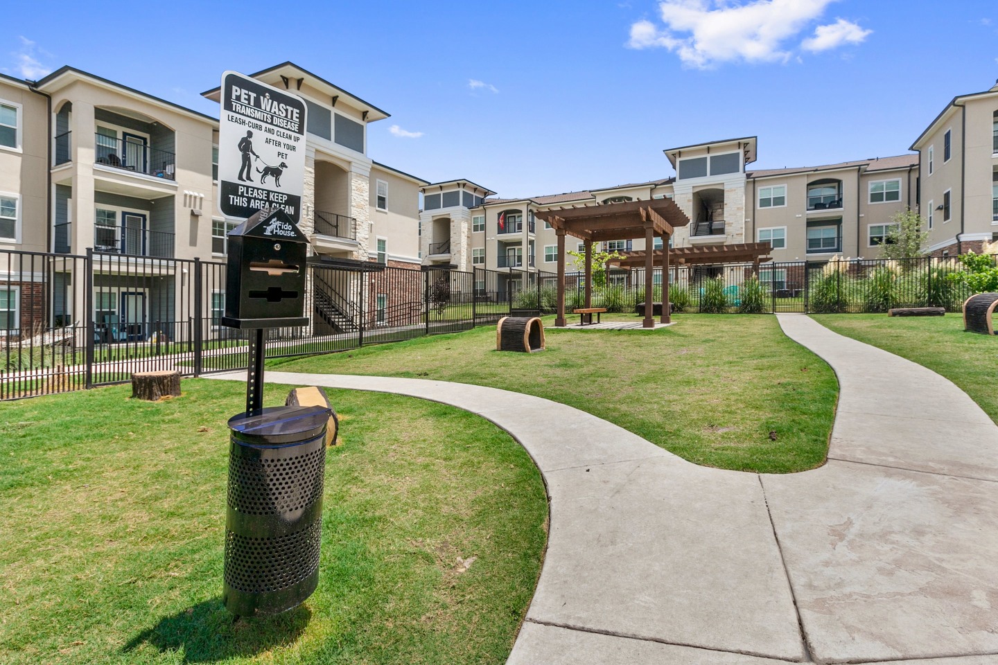 Sadler House Luxury Apartment Homes Image 8
