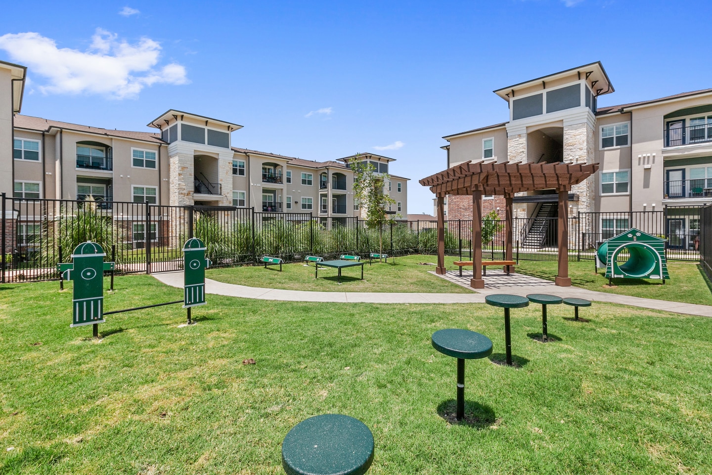 Sadler House Luxury Apartment Homes Image 10