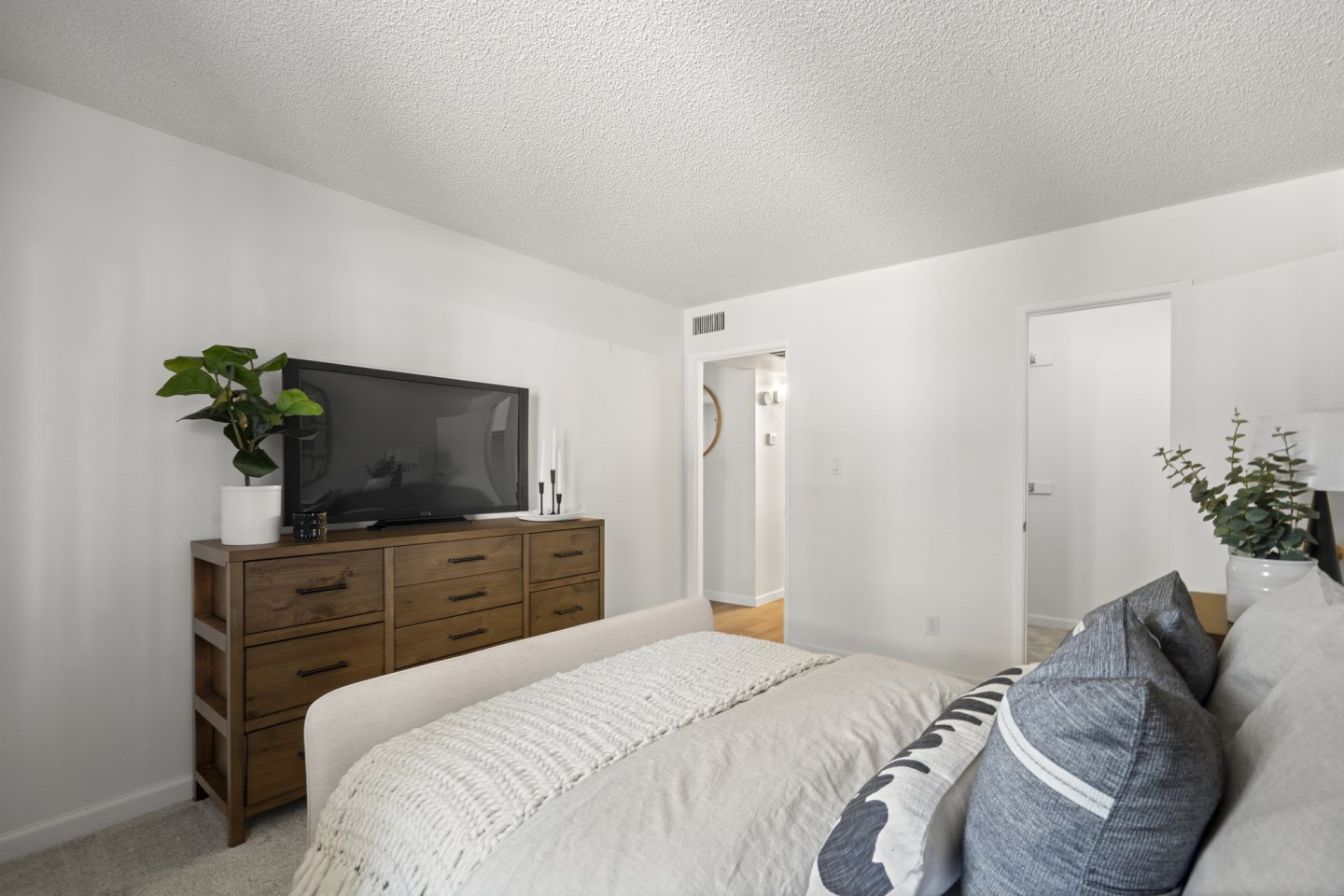 Oakridge Apartments Image 16