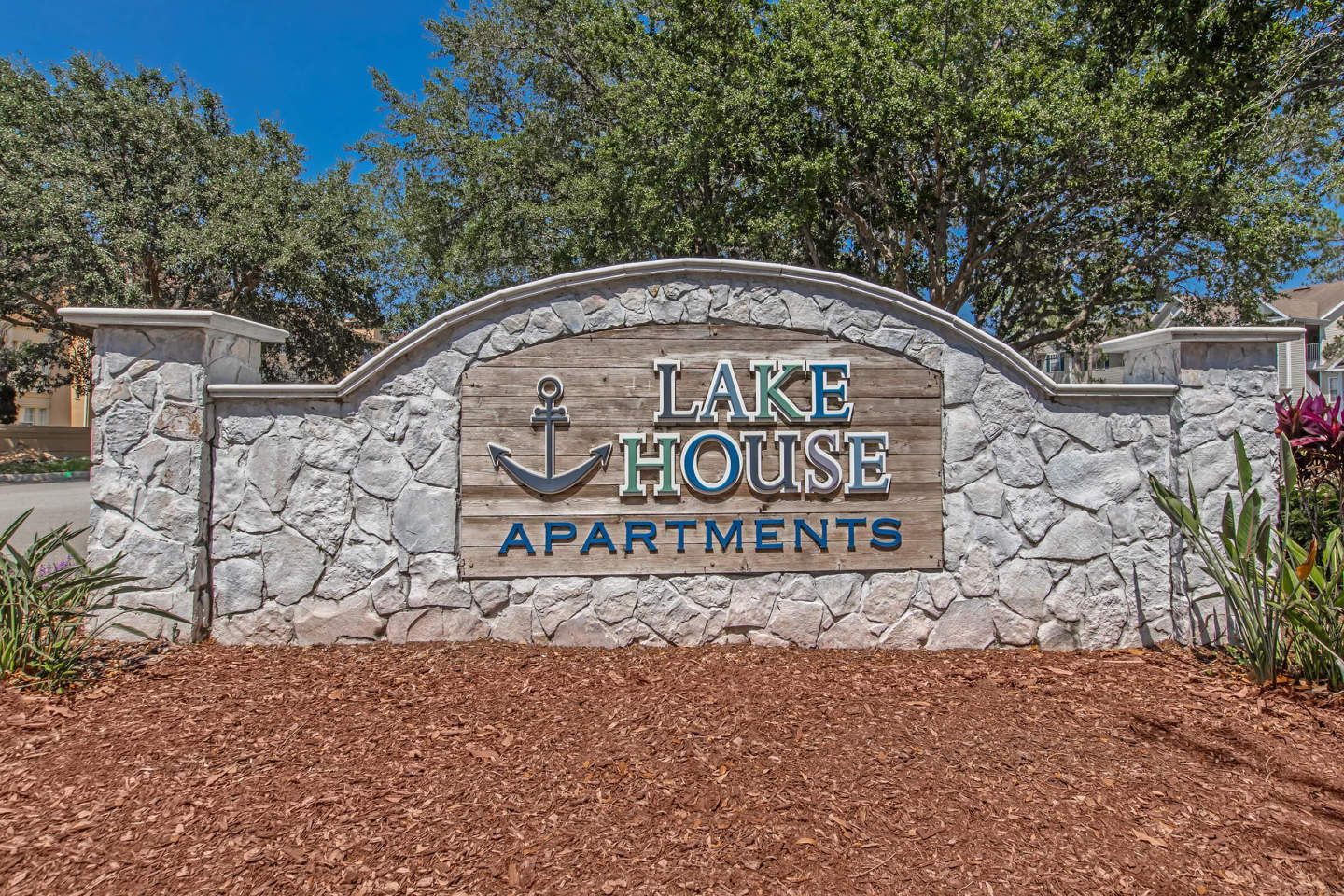Lake House Apartments Image 33
