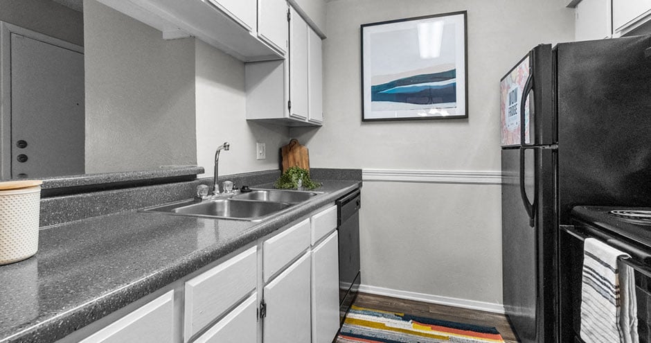 River Oaks Apartments Image 4