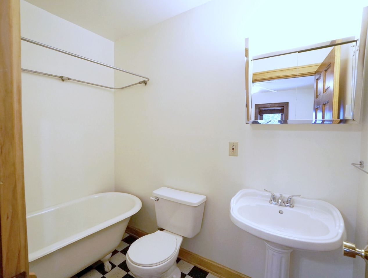 225 Place Apartments Image 12