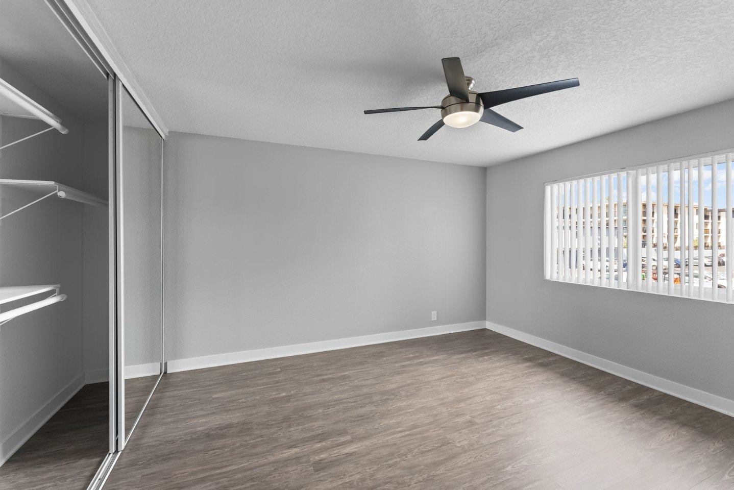 The Circle Apartments at Long Beach Image 7