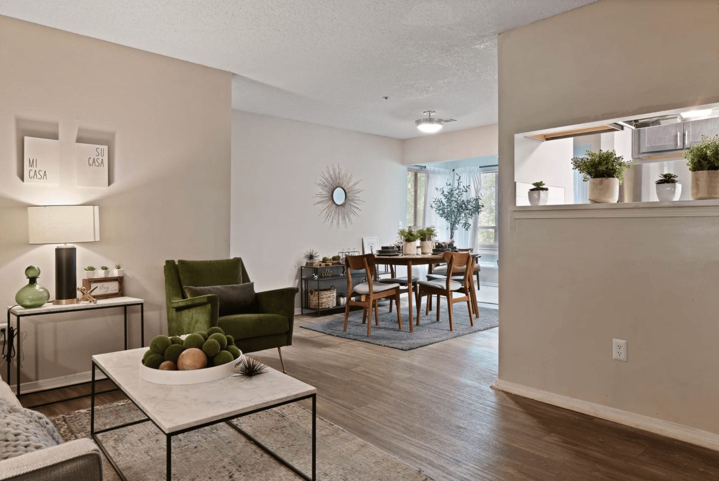 300 Riverside Apartment Homes Image 20