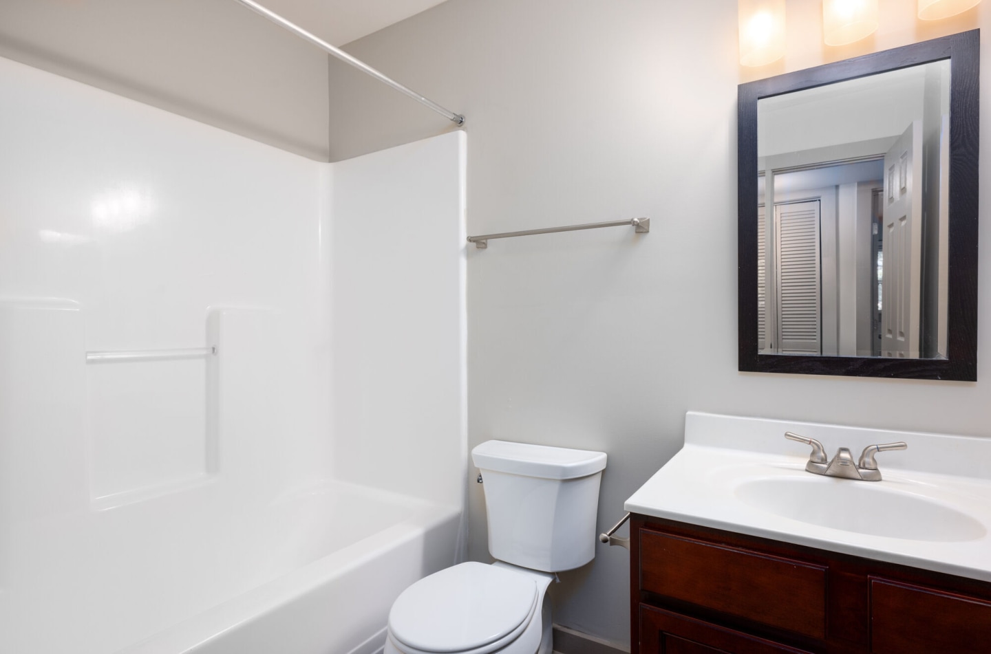 Cedar Point Apartments Image 6