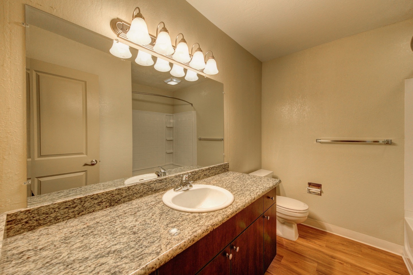 The Retreat Apartments Image 15