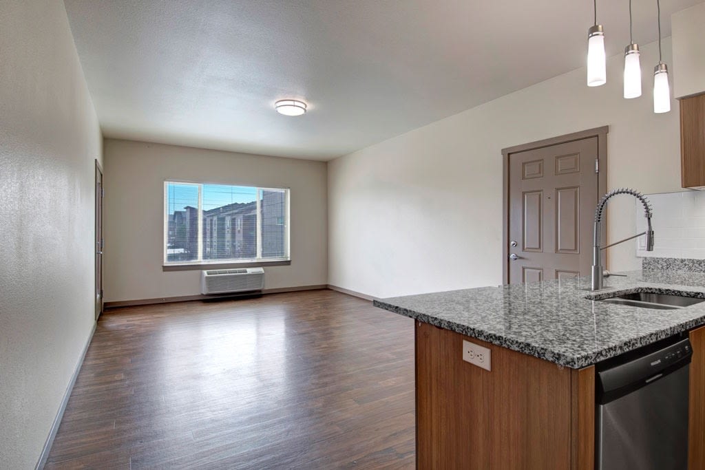 Bellevue Crossing Image 7