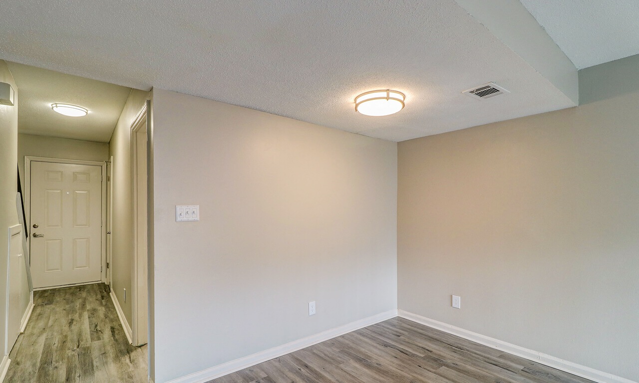 Savan Pointe Townhomes East and West Image 15