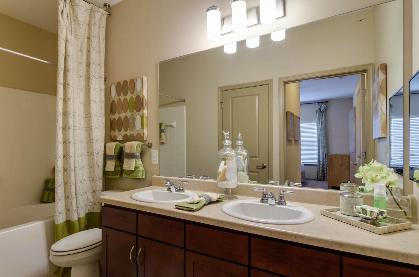 Ashley Auburn Pointe Image 4