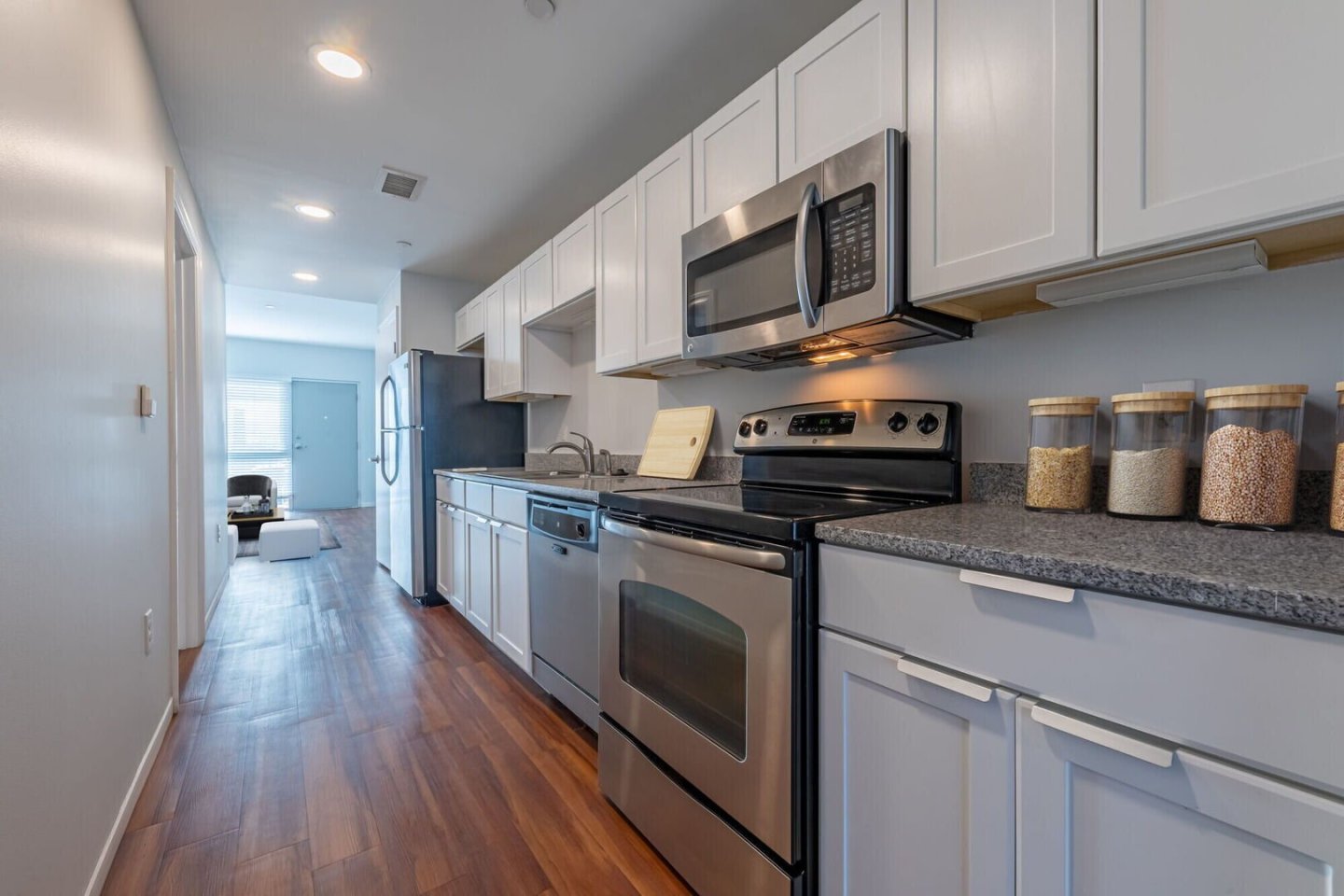 Hilltop House Apartments Image 1