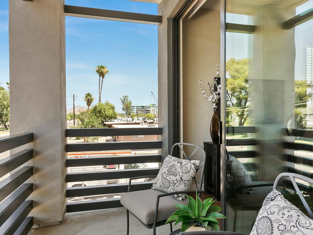 The Hardy Tempe Townhome Living Image 10