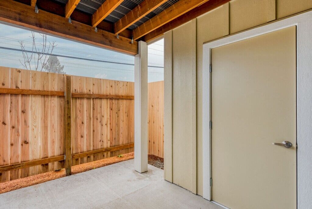 Queen Court Apartments Image 38