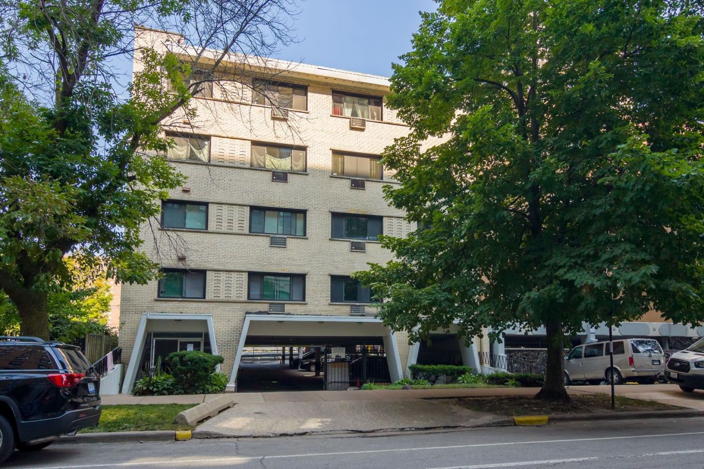 6211 N. Kenmore Image 12