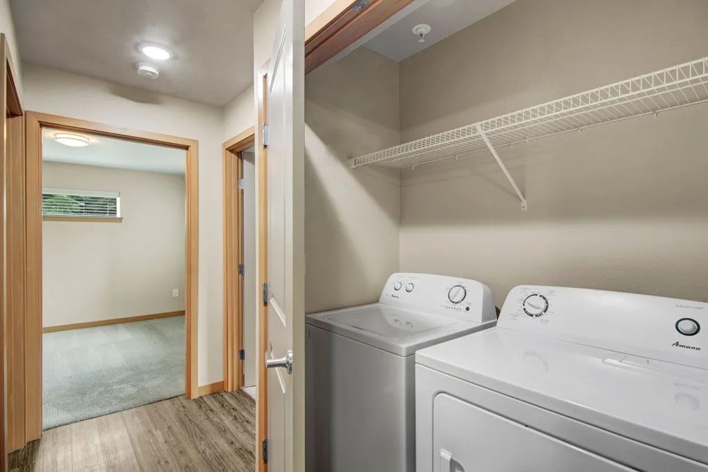 Insignia Apartment Homes Image 3