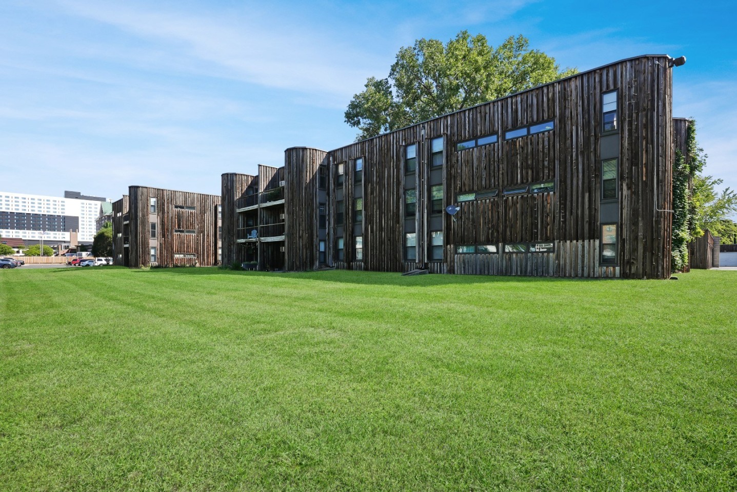 Metropolitan Towers Image 16