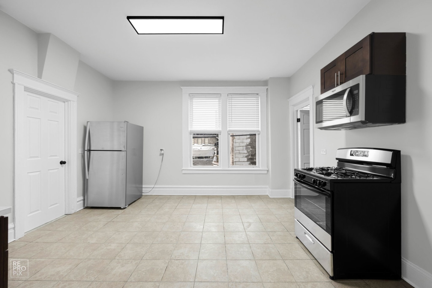 2542 S Trumbull Image 12