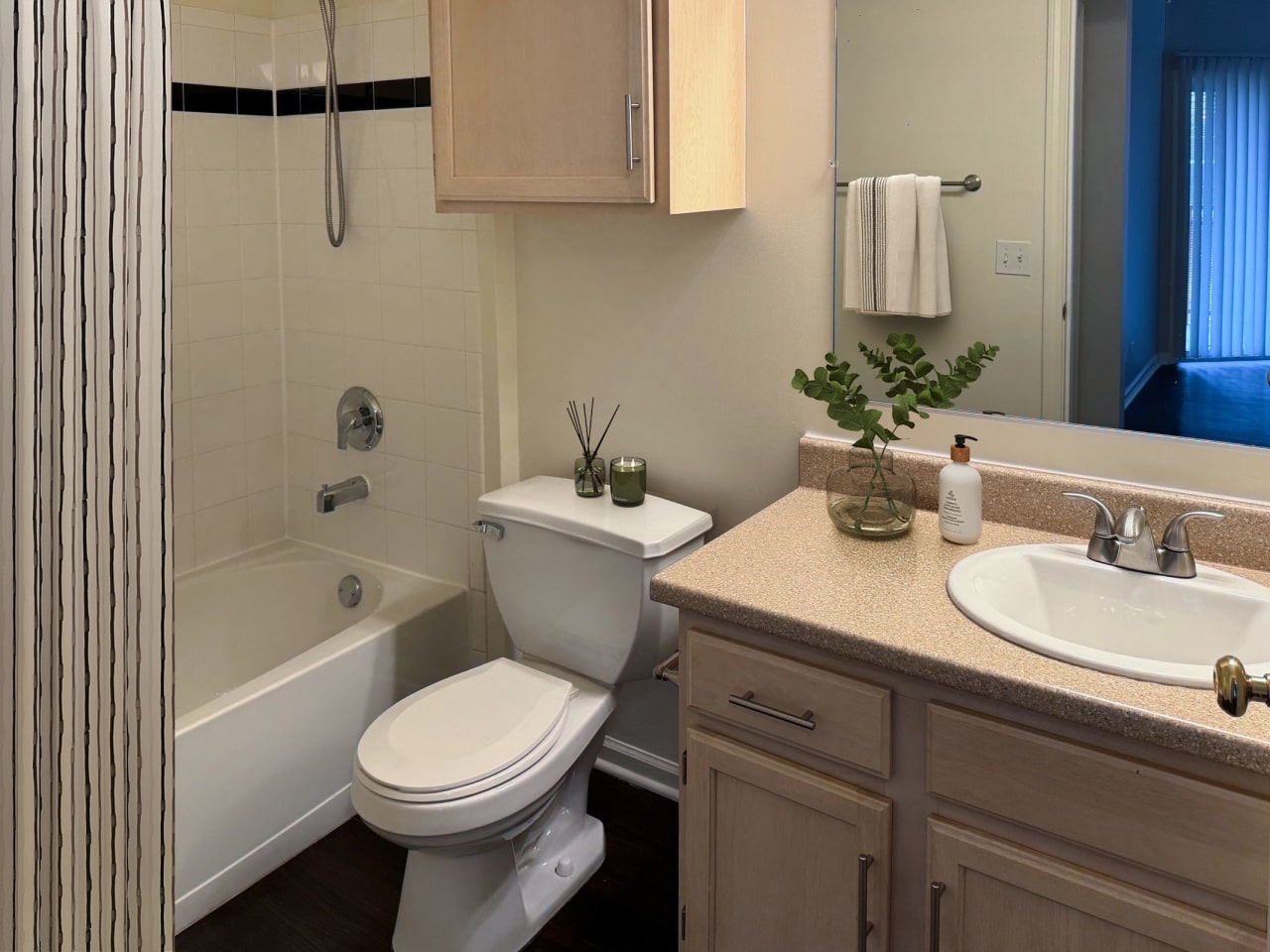 Ovaltine Court Image 33