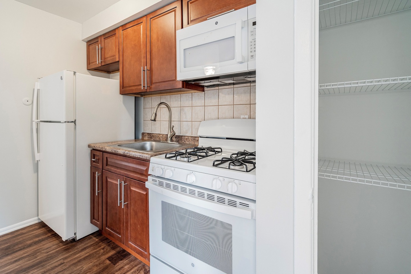114-120 Montgomery Street Apartments Image 14