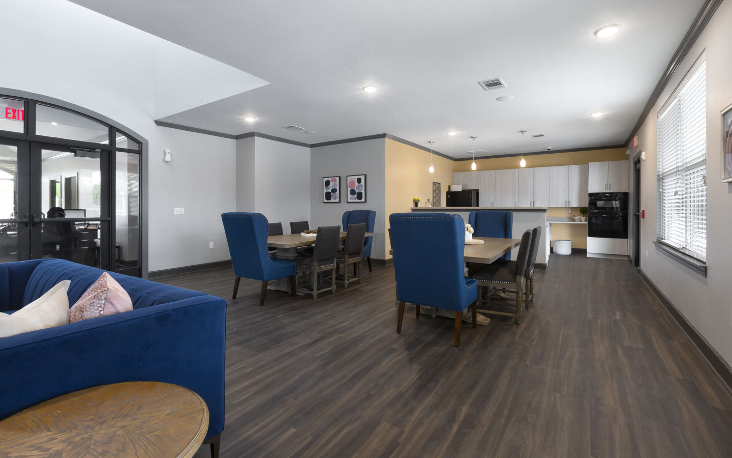 Pointe at Crestmont Apartments - Affordable Housing Image 8