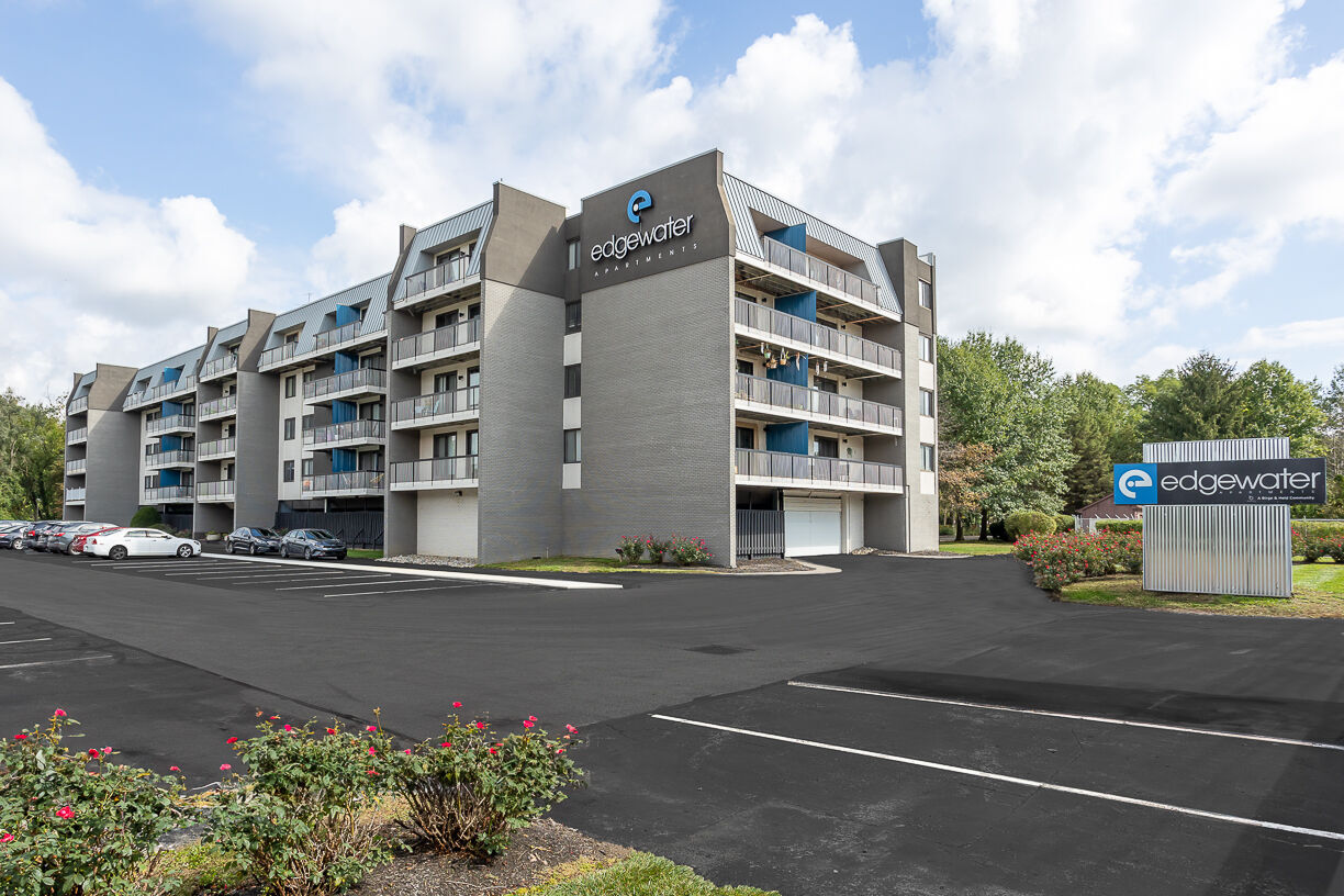 Edgewater Apartments Image 32