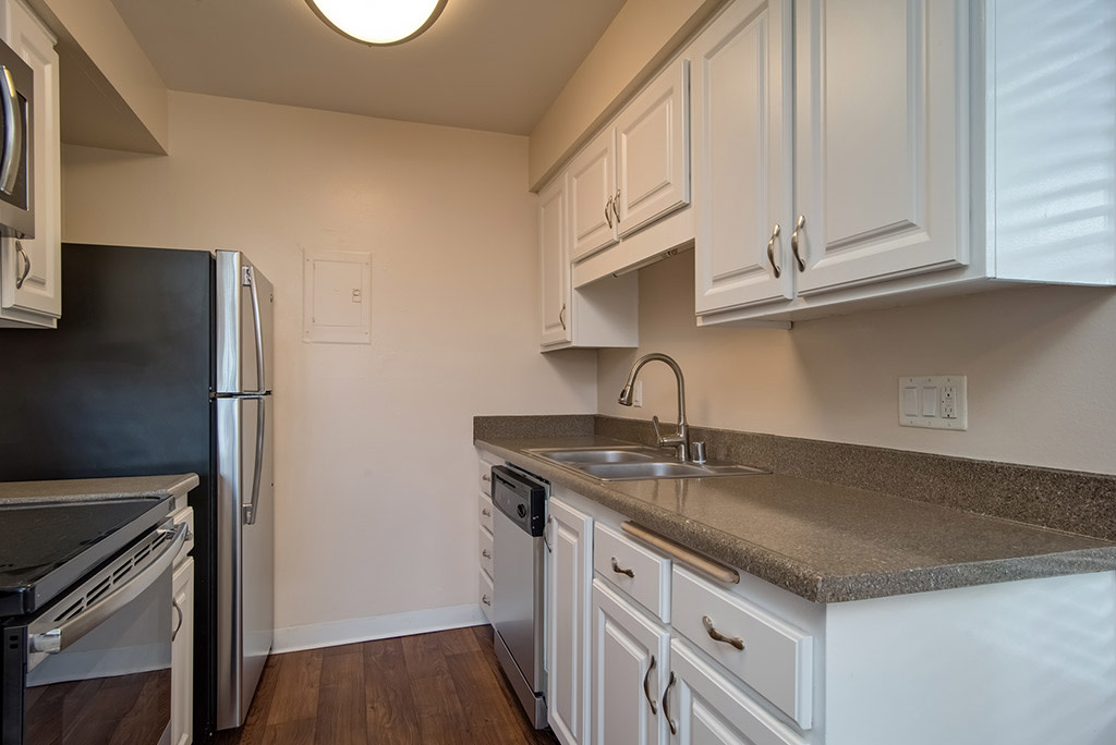 St. Charles Oaks Apartments Image 27