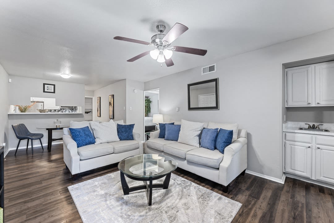 Regal Crossing Apartments Image 1
