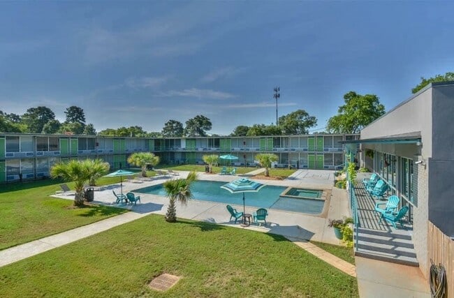 3220 North Image 3