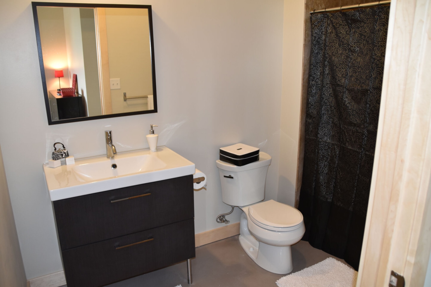 501 Brady Image 16