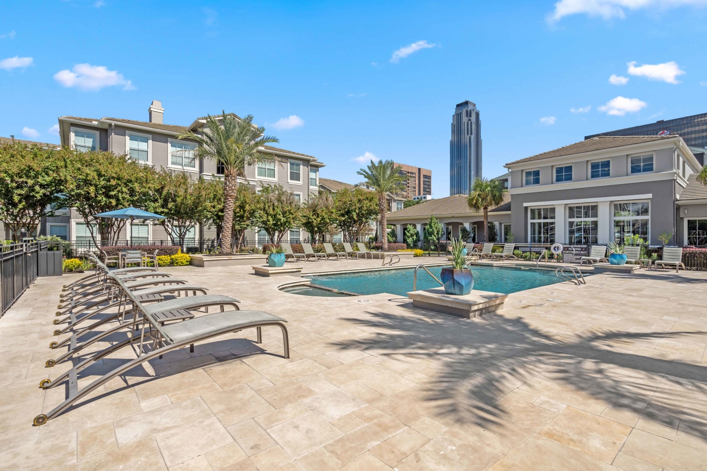 Gables Metropolitan Uptown Image 4