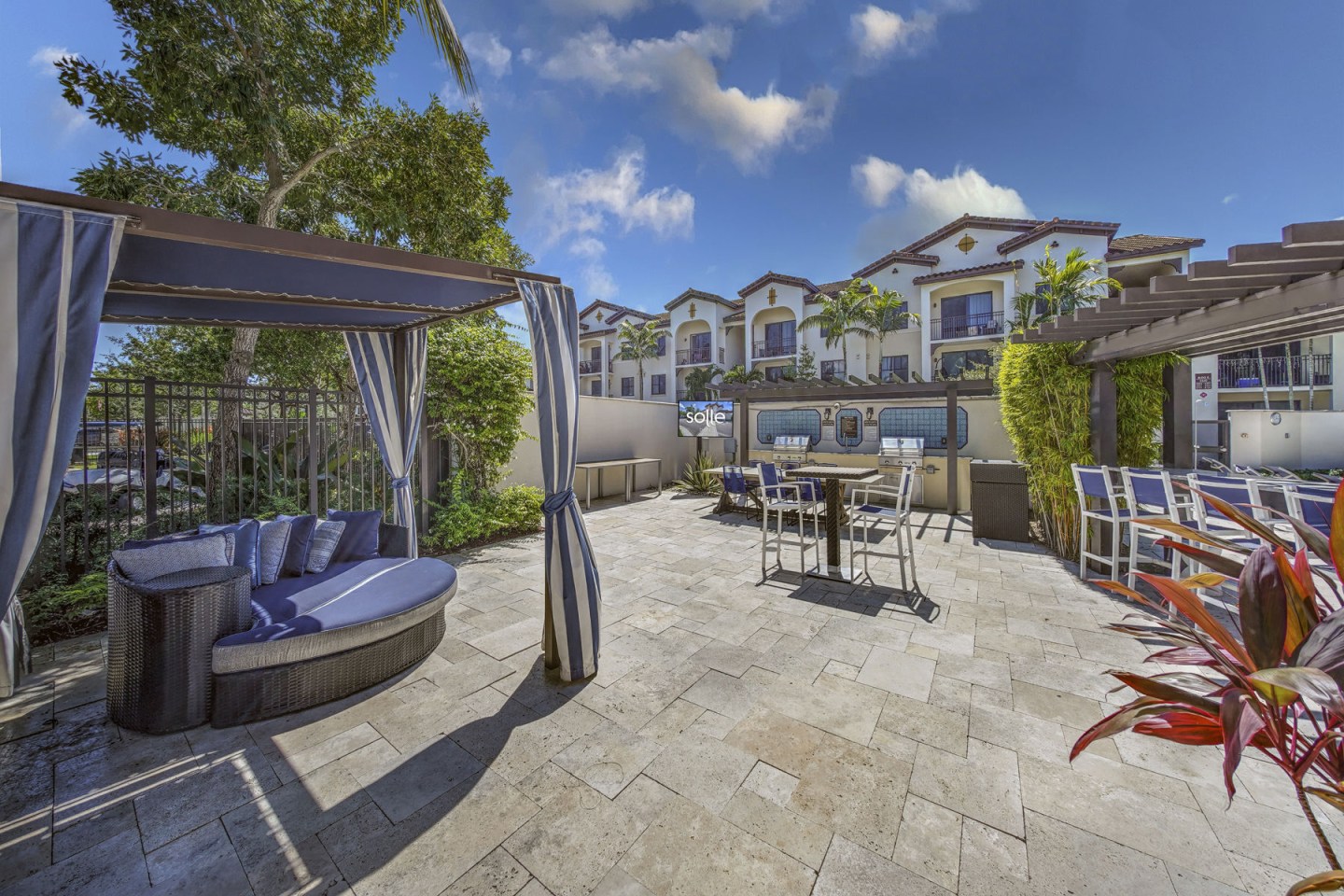Solle Davie Luxury Apartments Image 24