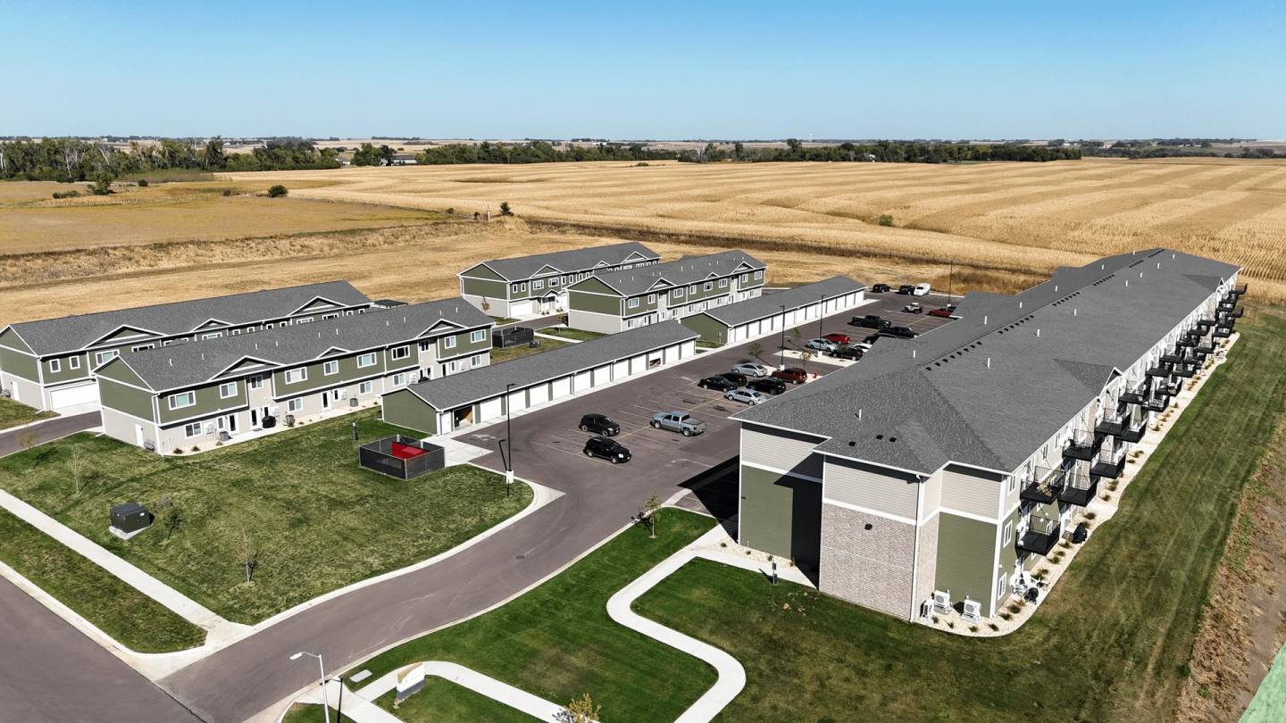 Maple Pass Apartments & Townhomes Image 1